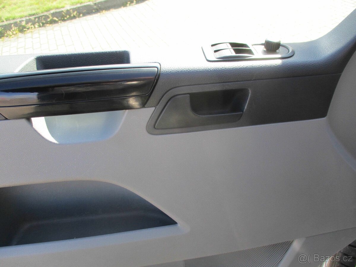 VW TRANSPORTER 2,0TDI 84kw LONG 5míst Tažné 2013 DPH - 15