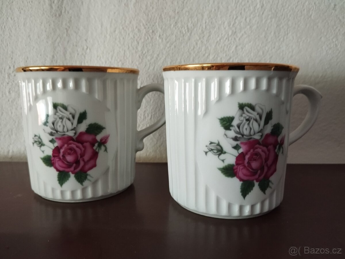 Hrnky, těžítka, figurky, keramika, sklo a dózy dle fota. - 15