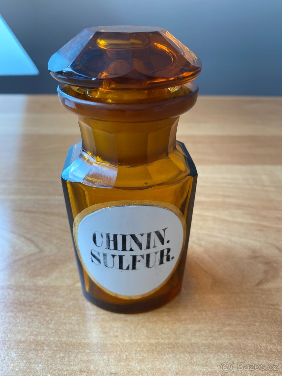 Sběratel nabízí staré lékárenské dózy - 15