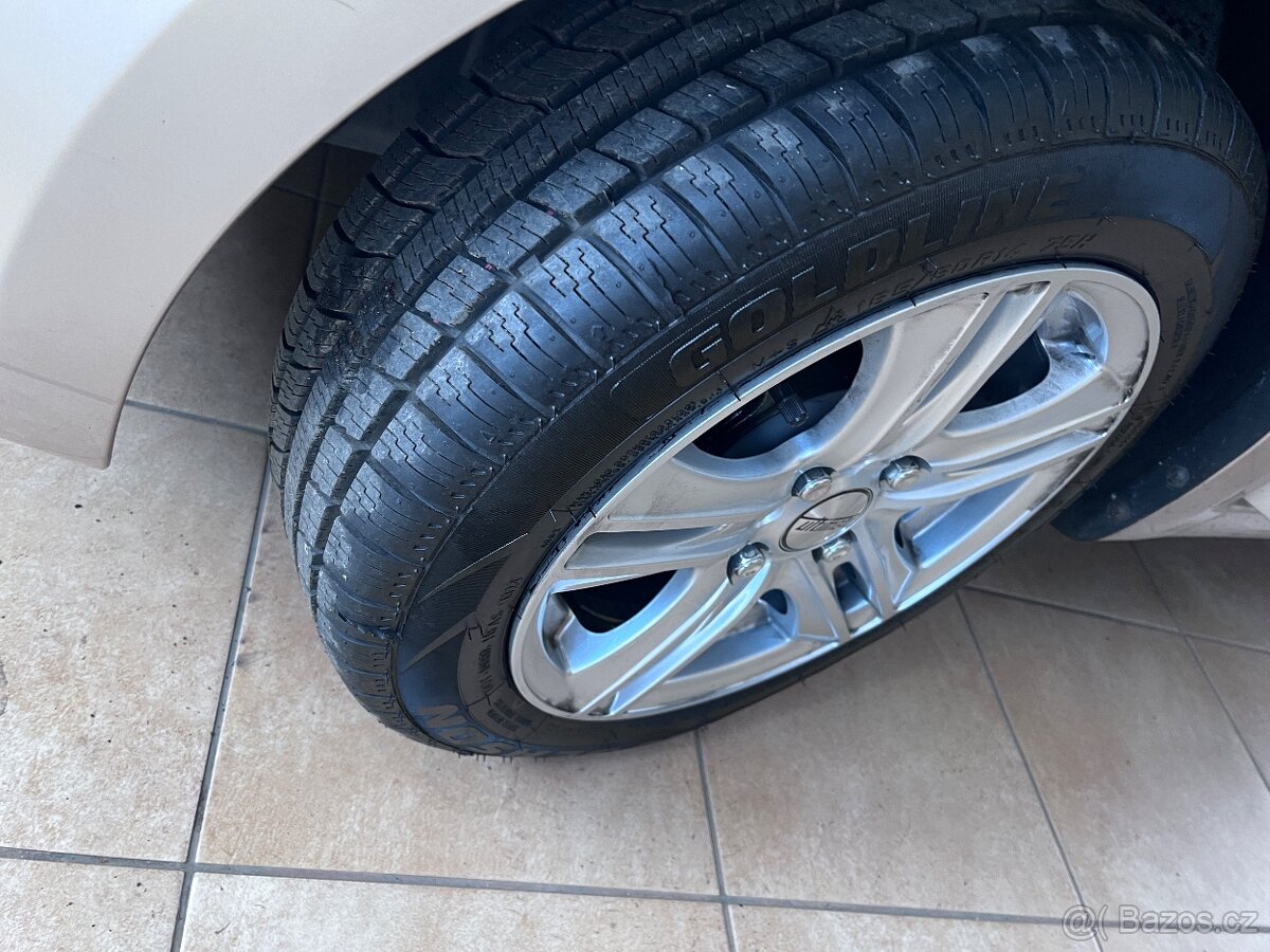 HYUNDAI i 10 1.1 i NAJETO JEN NECELÝCH 47 TIS KM ALU KOLA - 15