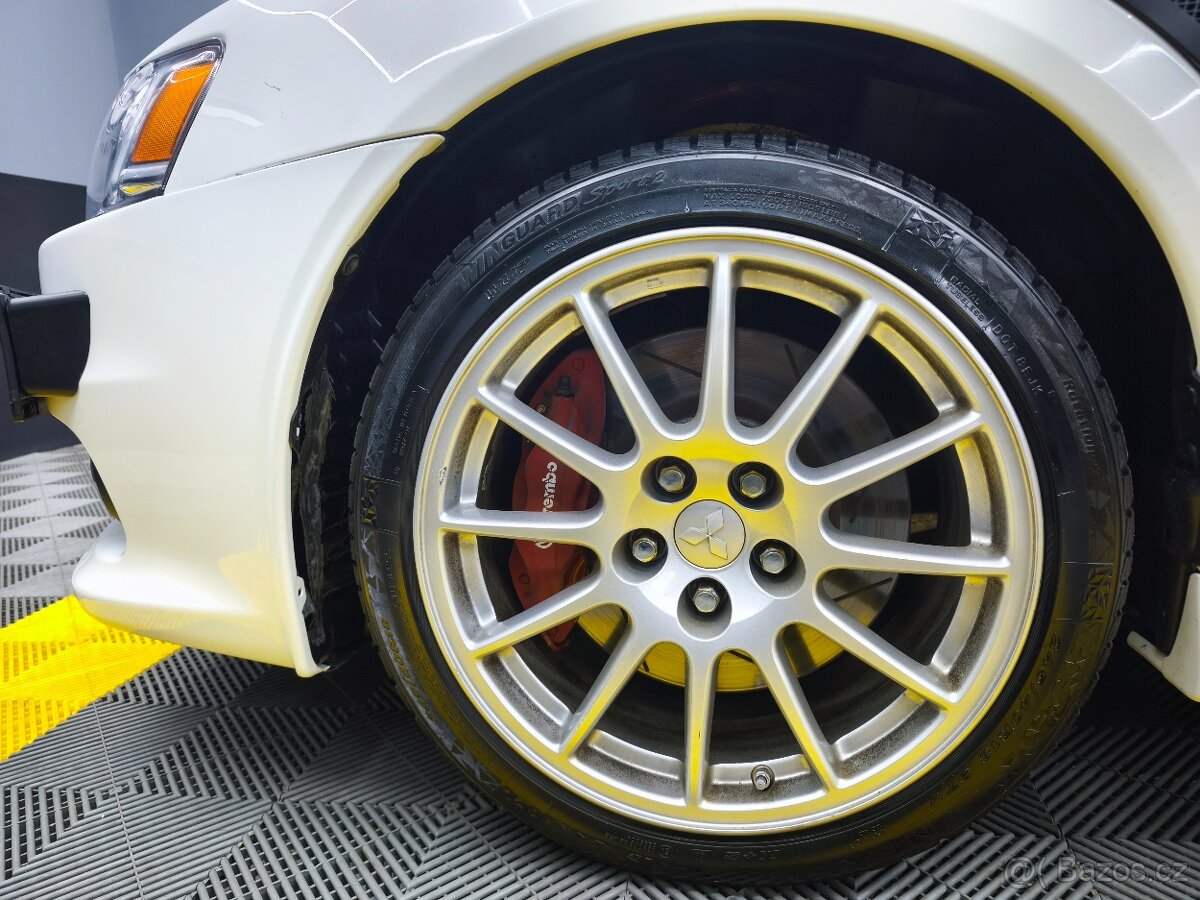 Mitsubishi Lancer EVO X - 15