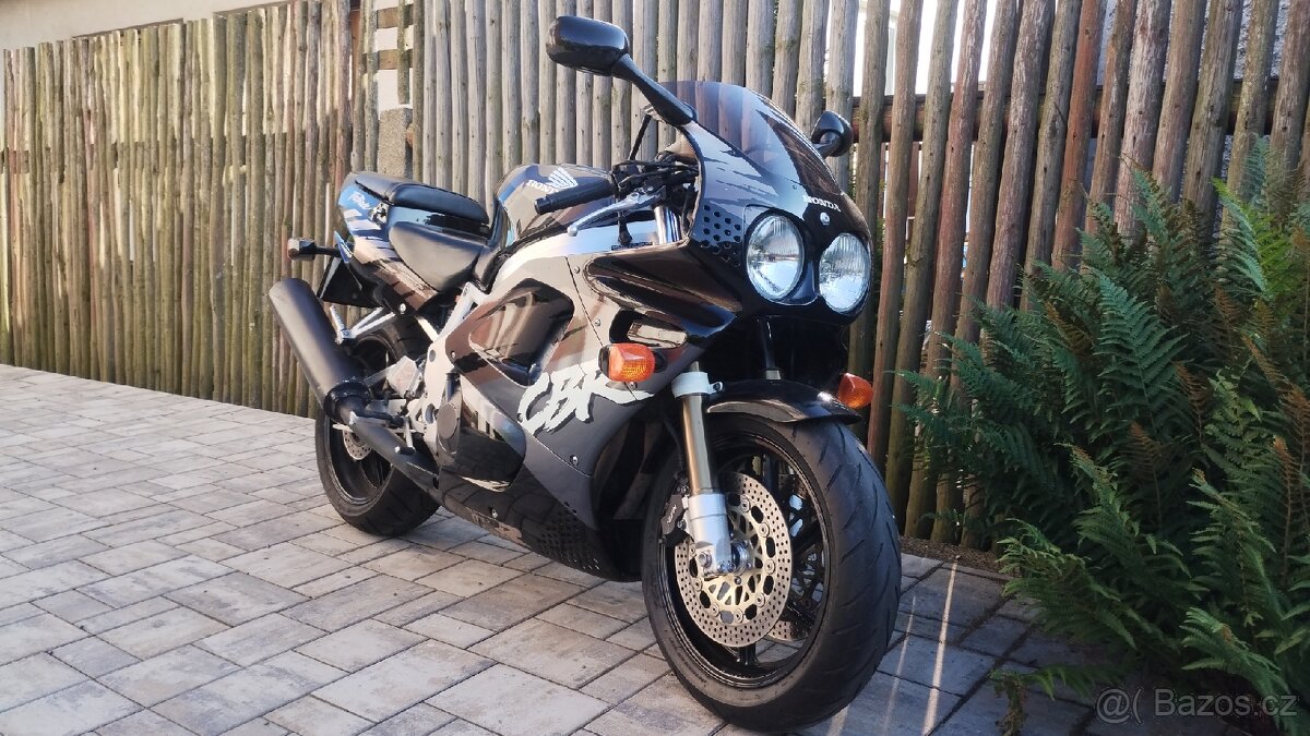 Honda CBR 900RR SC28 - 15