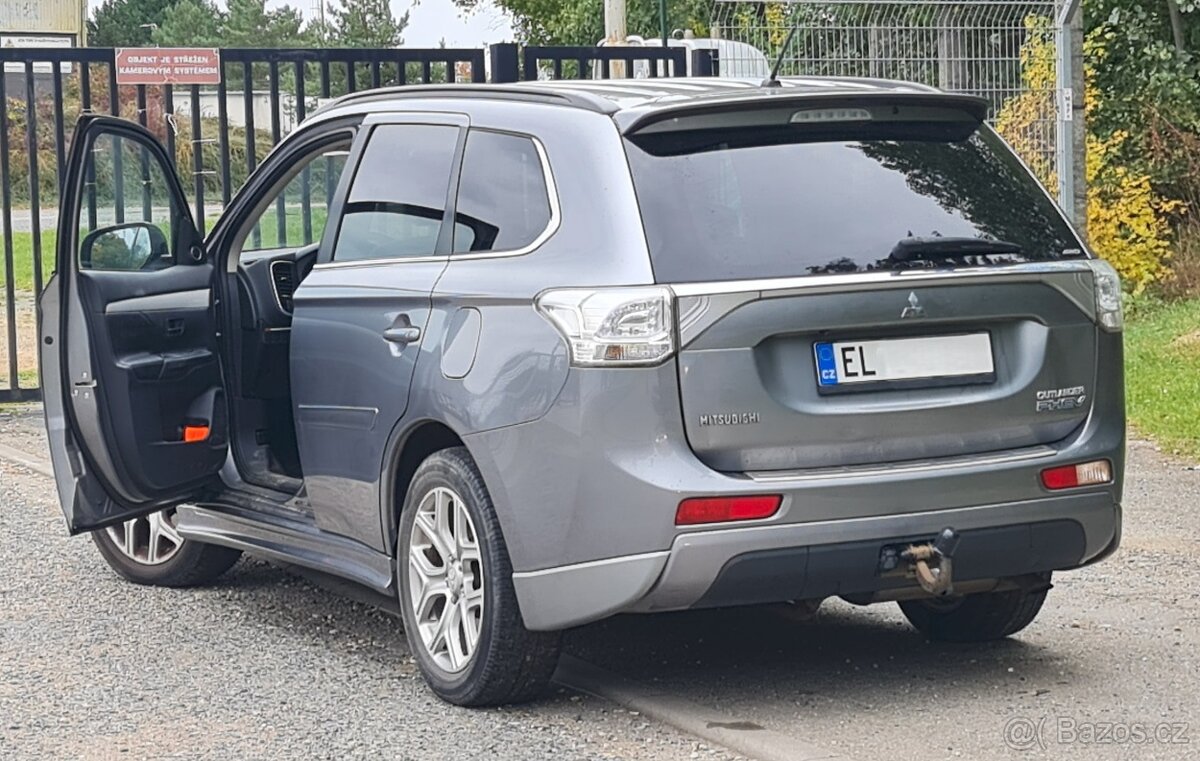 Prodám Outlander PHEV 2,0L "EL" - 15
