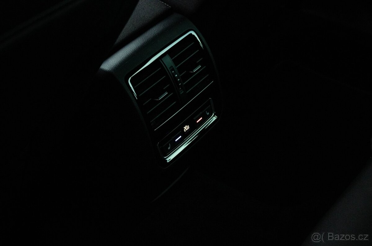 Volkswagen Passat Variant 2.0 TDI Elegance DSG - 15