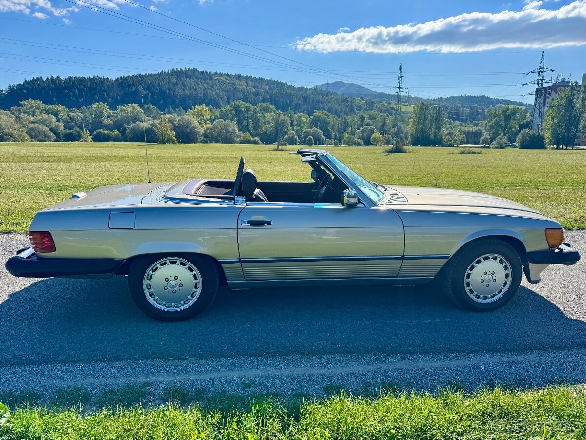 Mercedes SL560 R107 - 15