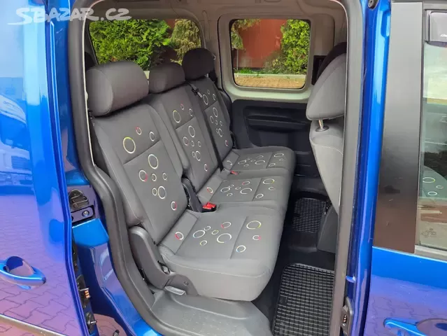 VW Caddy Maxi 1.6 TDI,Roncalli,7.míst,1.maj.serviska,tažné - 15