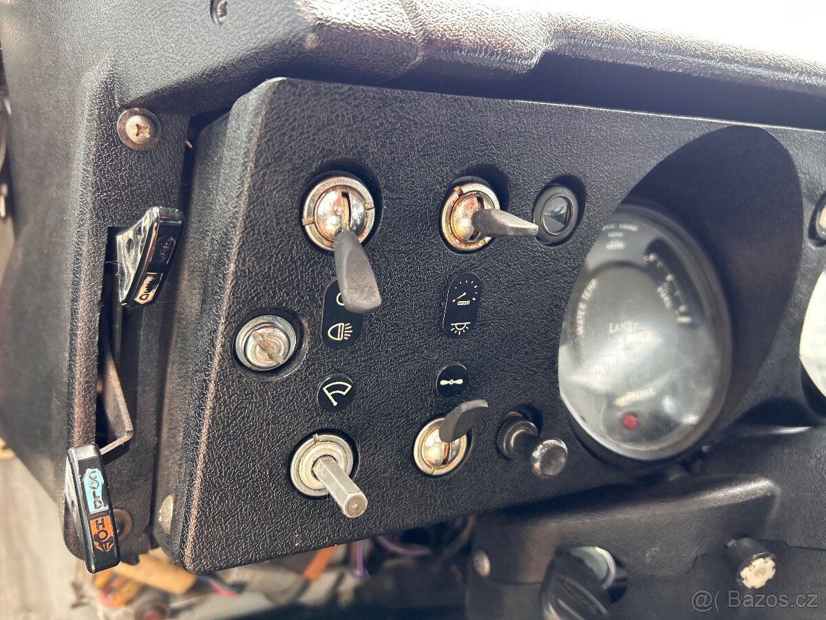 Prodám Land Rover 109 Series III - 15