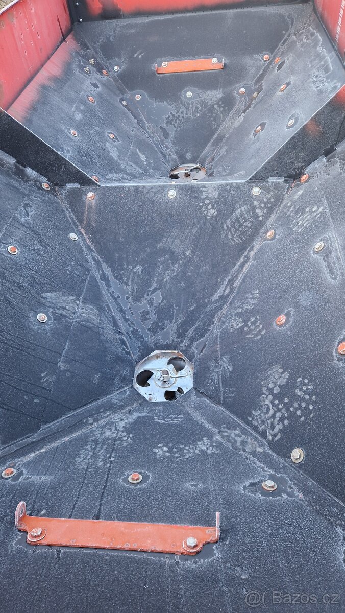 Prodám rozmetadlo průmyslových hnojiv Kverneland Execta-TL - 15