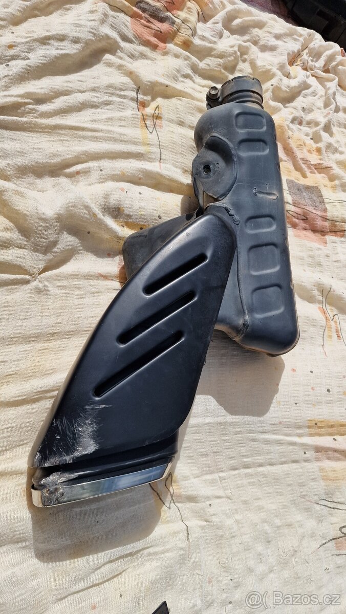 Prodám nahradní díly na Suzuki GSX-R 750 K7 - 15