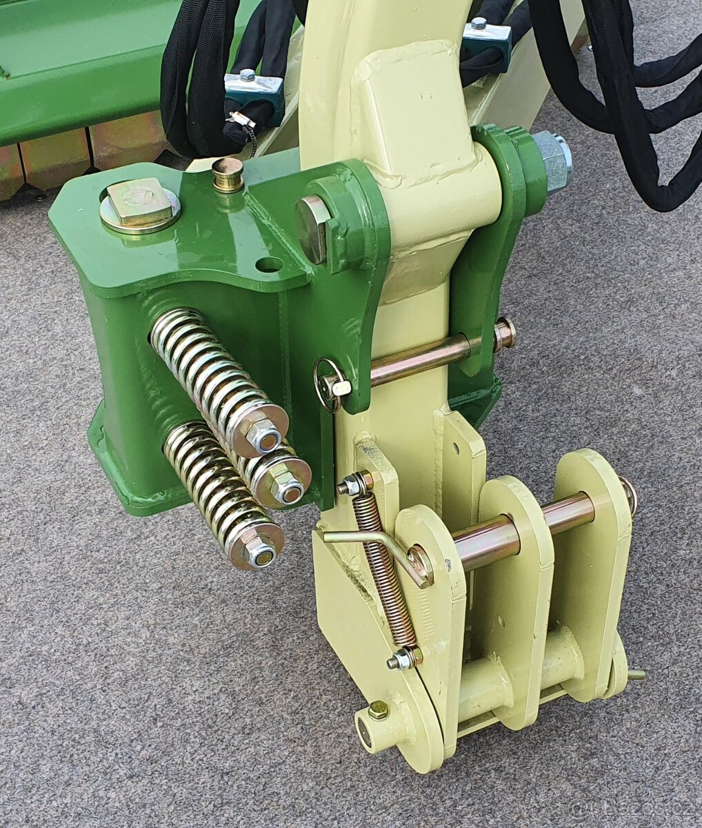 Mulčovač priekopový pre traktor - 15