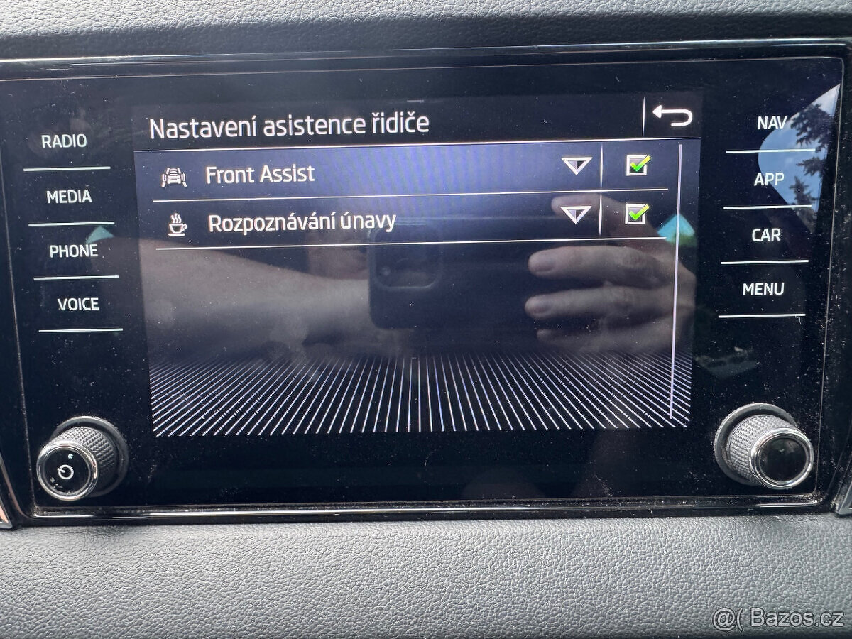 KAROQ 1.5TSI 110kW AMBITION+ NOVÝ MODEL LED KOUP ČR ODP. DPH - 15