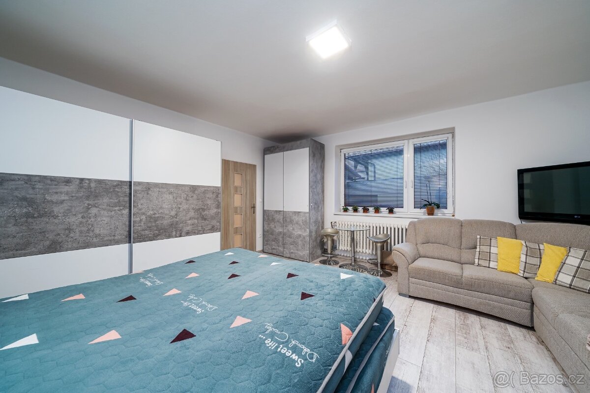 Rodinný dům / 2 bytové jednotky. - 15