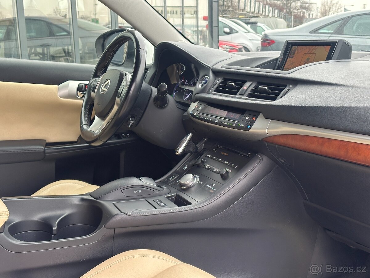 Lexus CT 200h 2011 - 15