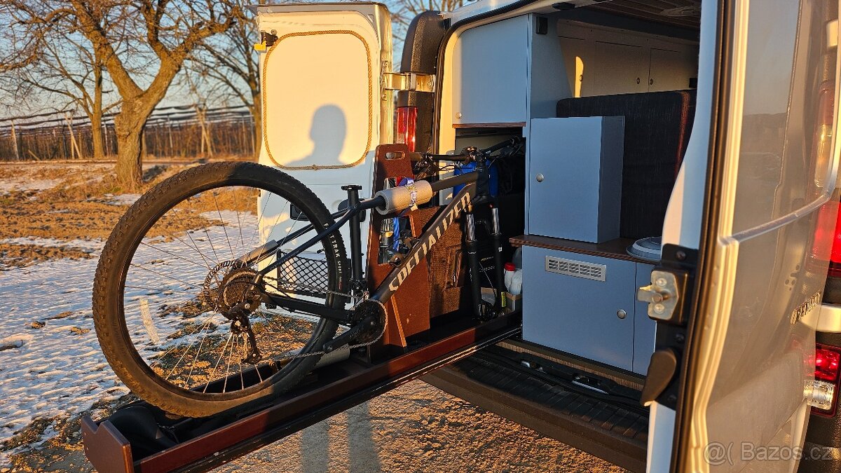 Prodám obytný Renault Trafic 1.6 dci (85kW) - 15