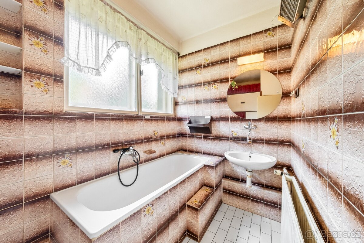 Rodinný dům s garáží, bytem a rozlehlou zahradou – Kralupy n - 15