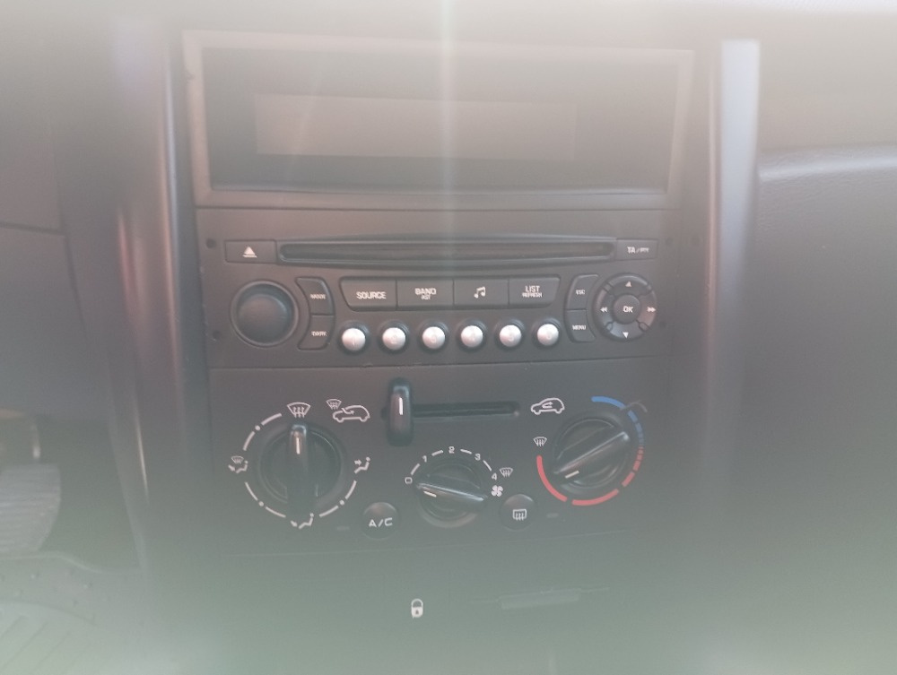 Peugeot 207 1.4 - 15