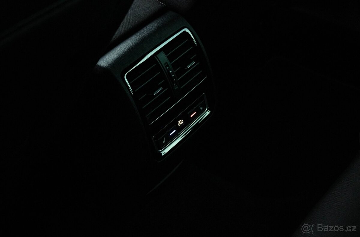 Volkswagen Passat Variant 2.0 TDI Elegance DSG - 15