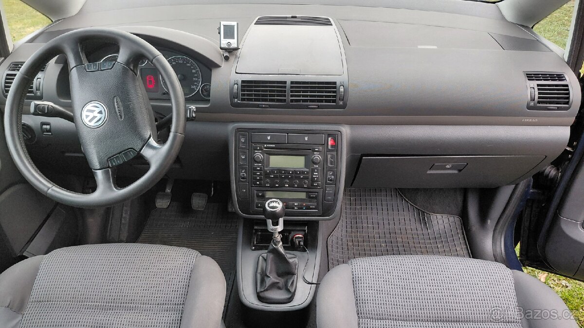 REZERVACE-Volkswagen Sharan 1.9TDi 85kW 4x4 r.v.2008 - 15