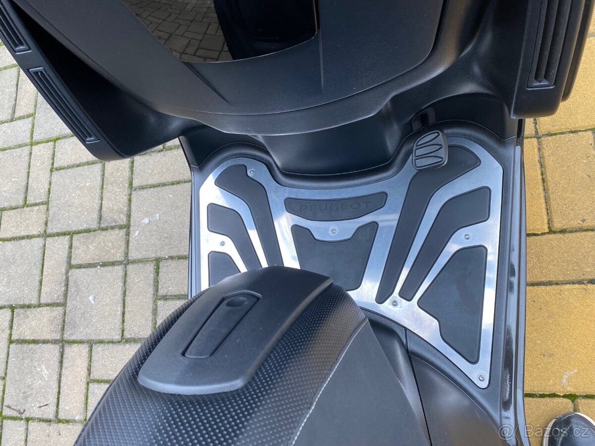 Peugeot Metropolis 400 - Black Edition Top - 15