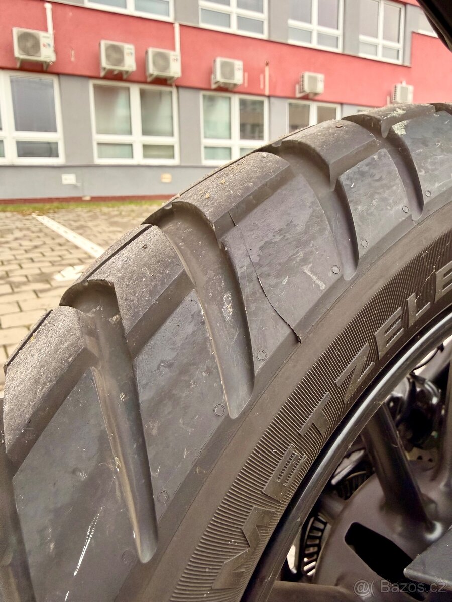 Triumph Scrambler 400 X - 15