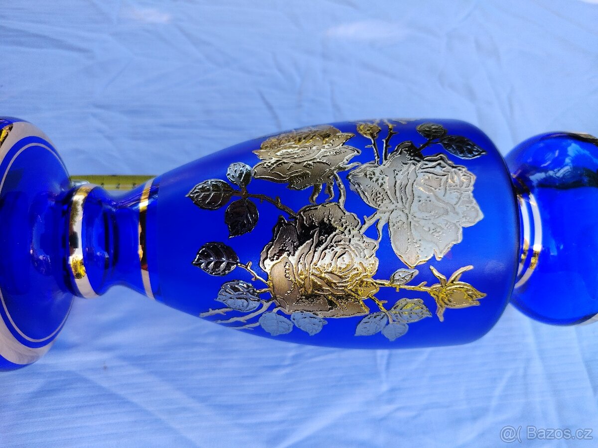 Modrá skleněná váza se zlatým motivem - 15