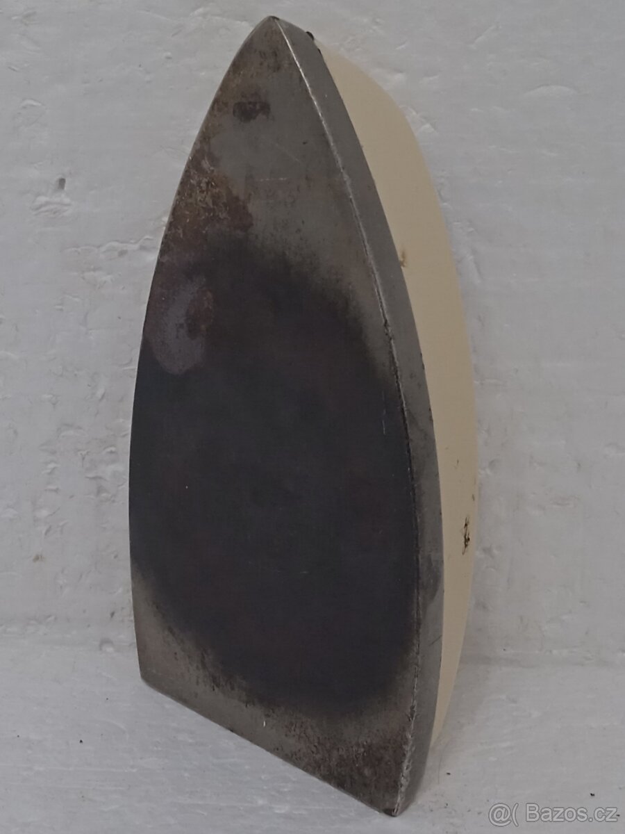 Retro nahřívací žehlička - 15