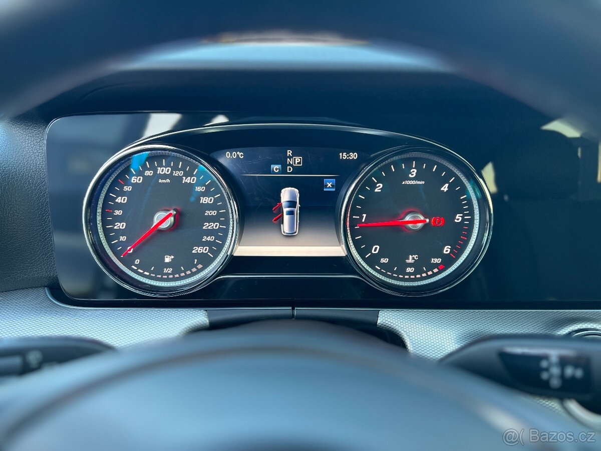 MERCEDES-BENZ E220d - 15