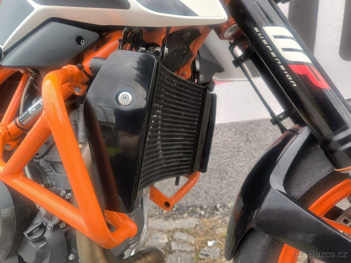 KTM 690 Duke R - 15
