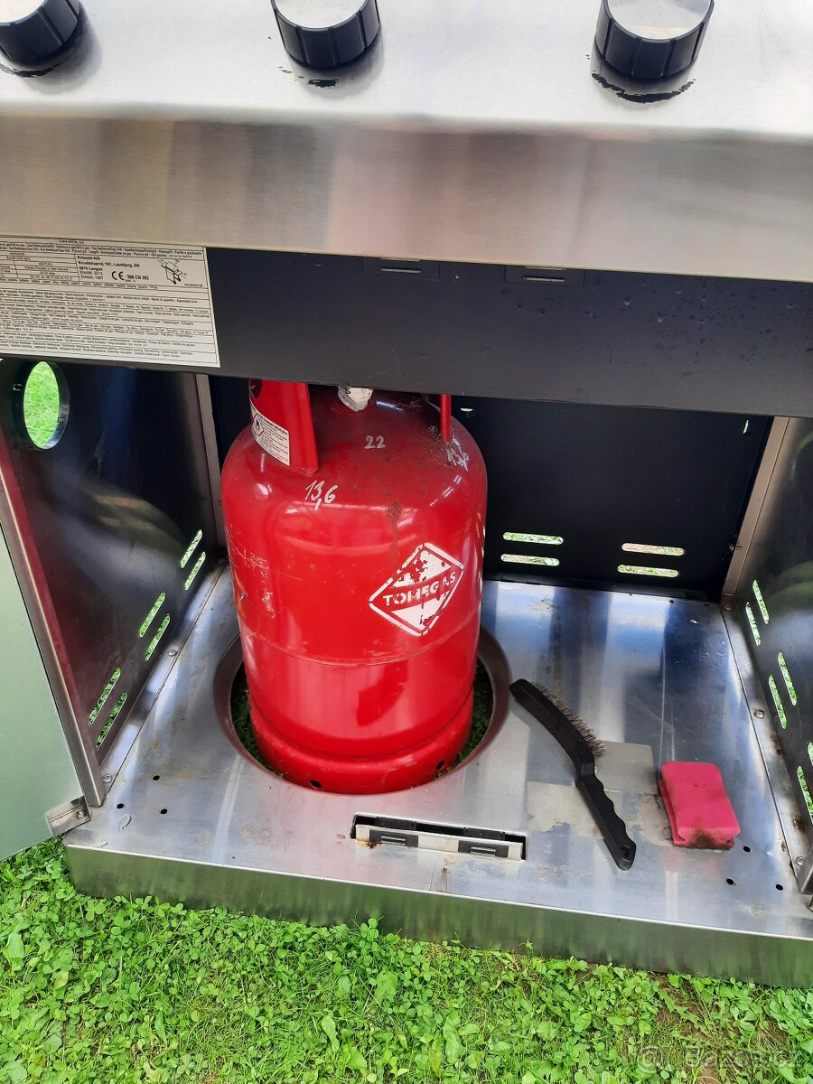 Zahradní gril CharBroil - 15