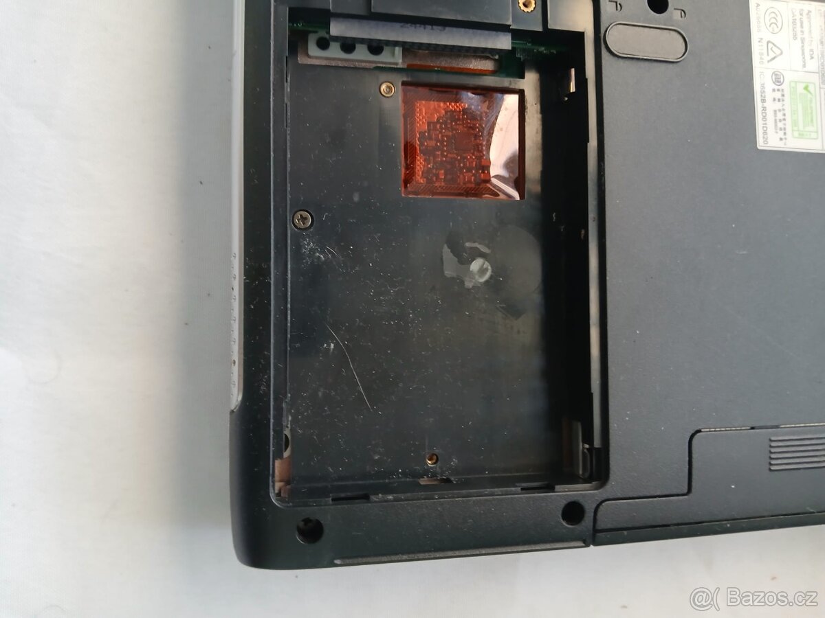 Acer TravelMate 2300 – notebook na náhradní díly / bez HDD - 15