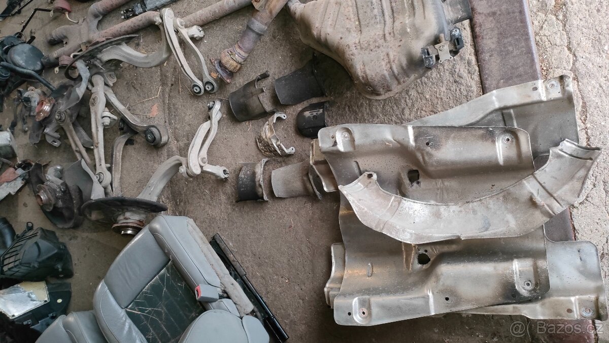 DÍLY- 2004 Phaeton 4,2 V8 330PS, barva LR6V - 15