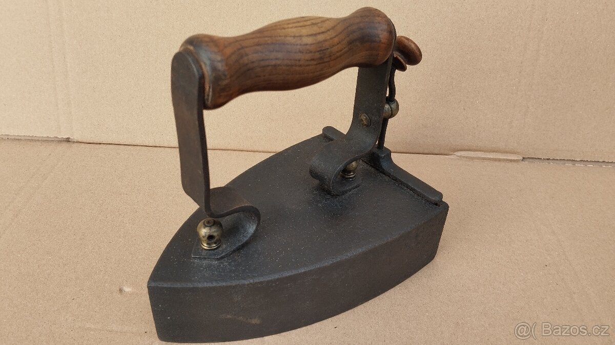 Stará větší žehlička patent W.LUNDH No 5 nahřivacím tělískem - 15