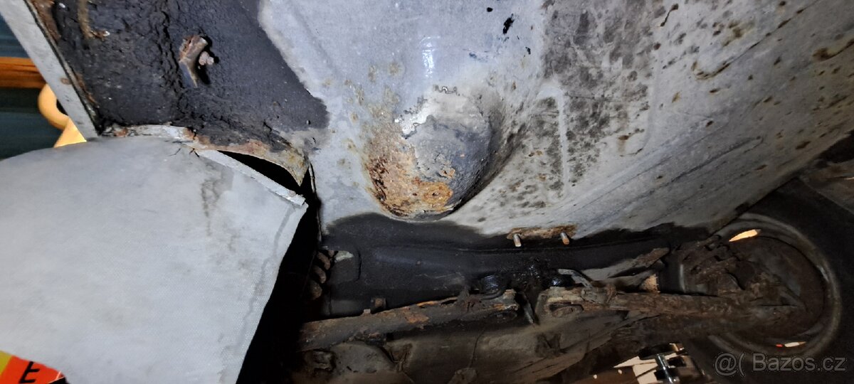 Prodám karoserii trabant 601 l - 15