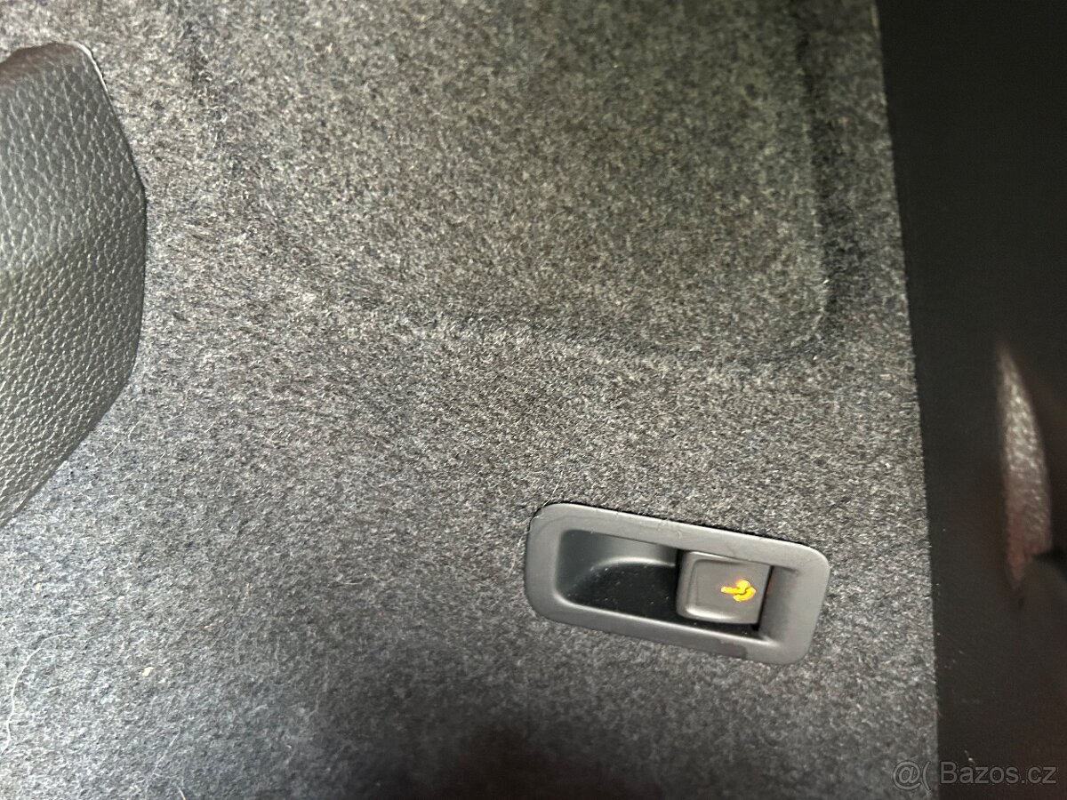 Karoq 1,6 tdi TOP stav, CEBIA, Tažné - 15