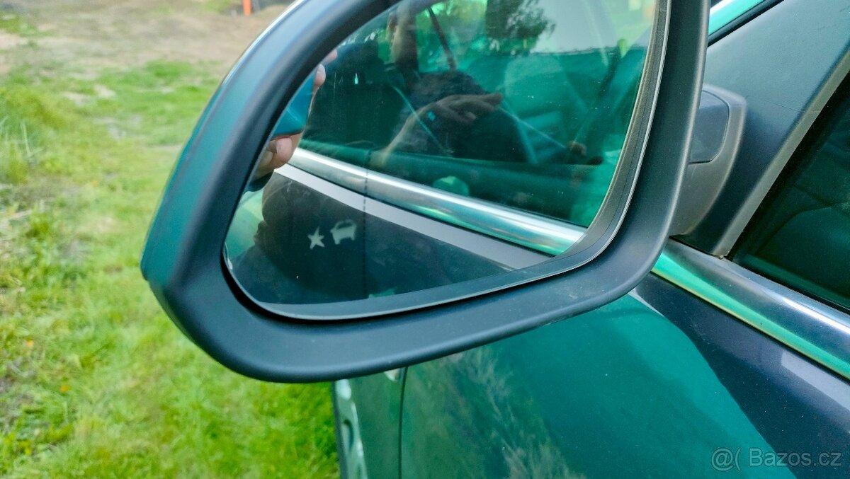 Opel Insignia combi r.v 2014 - Nadstandartní výbava - 15