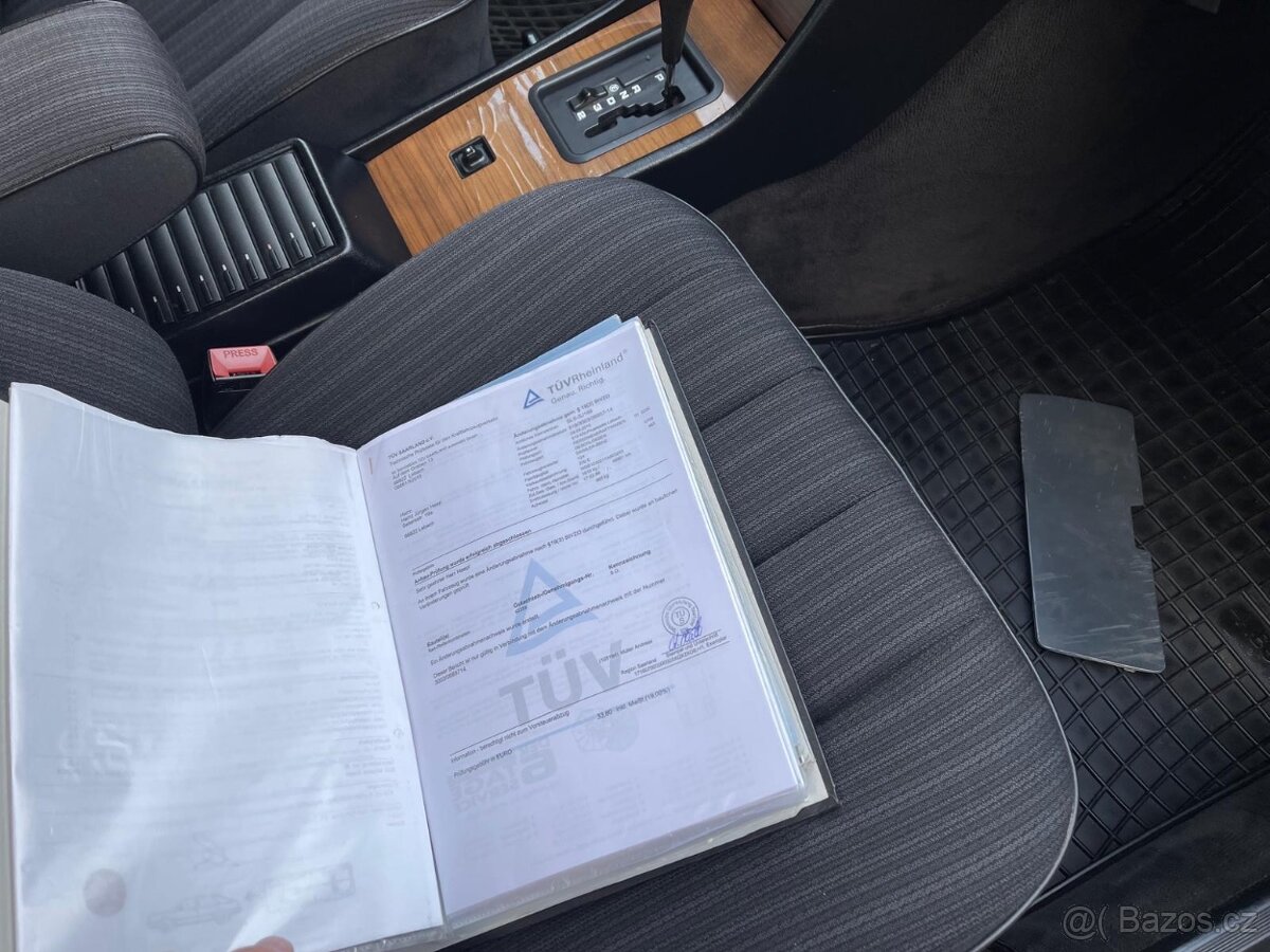 Mercedes-Benz 200E - 15