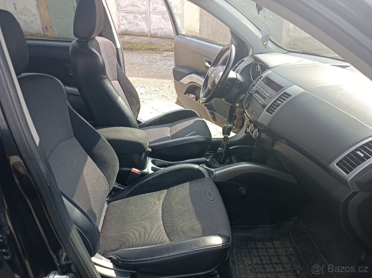 Mitsubishi outlander 2.2 DI-D,4x4,rok 2011 - 15