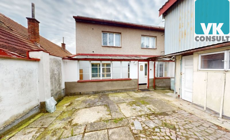 Prodej - rodinný dům se zahradou a 2 garážemi -... - 15