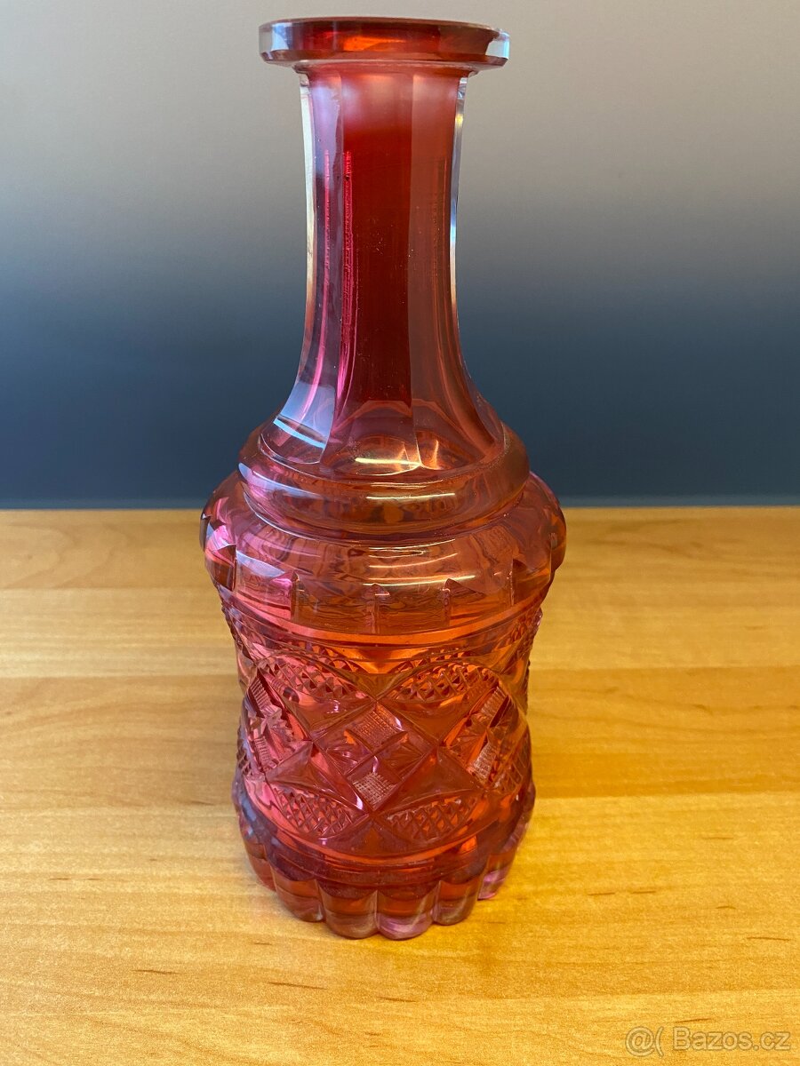 Sběratel nabízí staré skleněné karafy - 15