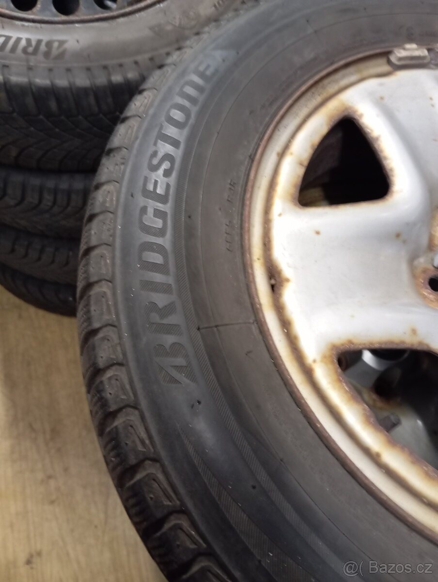 225/65/17 Bridgestone Blizzard - 15