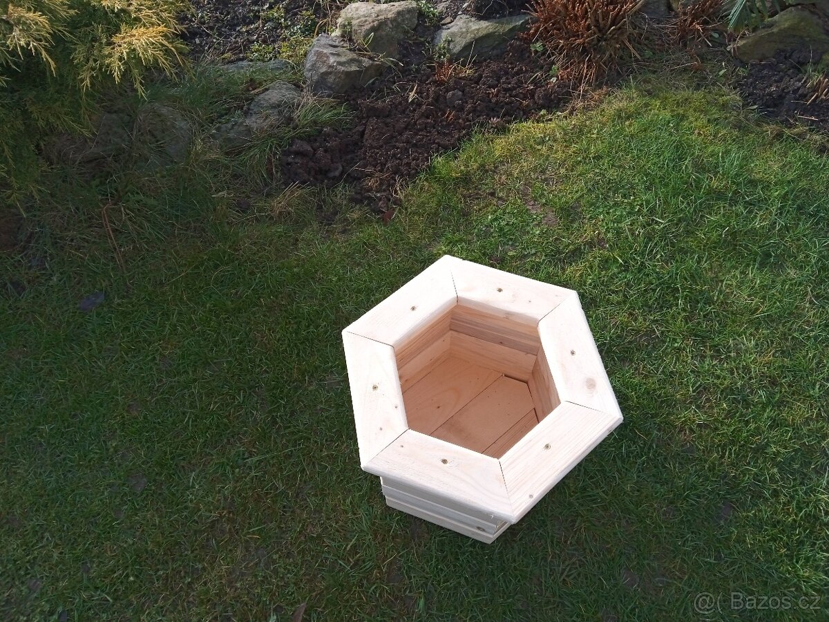 dřevěné vyvýšené zahradní záhony, květináče, jahodníky - 15