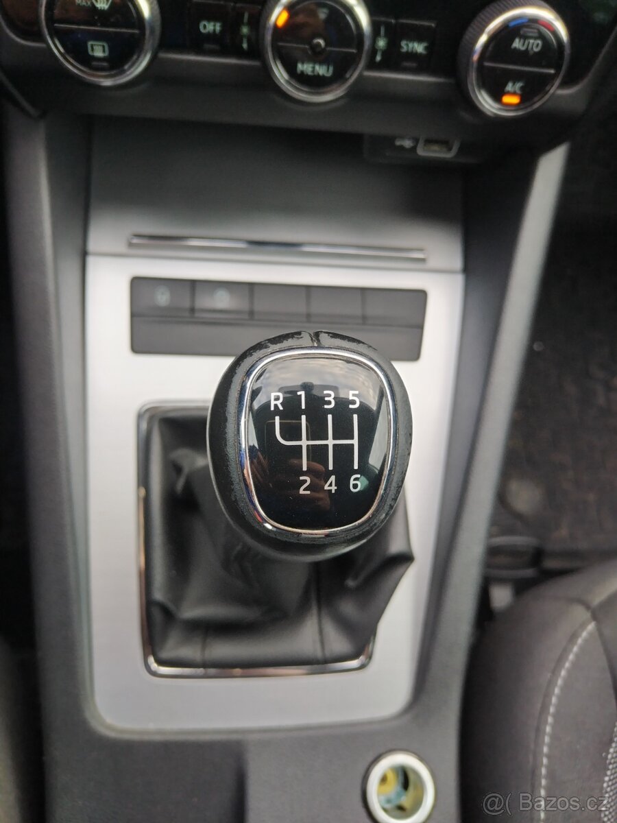 Škoda Octavia III 2019 koupeno ČR BENZÍN - 15