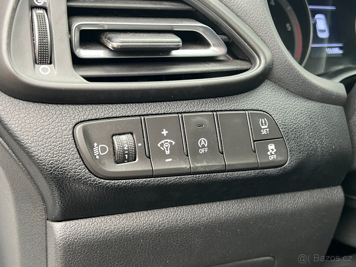 Hyundai i30 1.6 CRDi SMART KAMERA ČR NOVÉ - 15