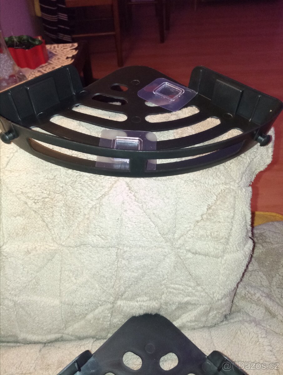 Nové rohové poličky do koupelny - 15