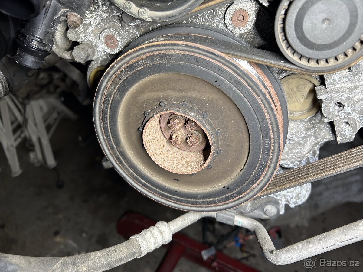 BMW E91 320D díly z motoru N47D20C - 15