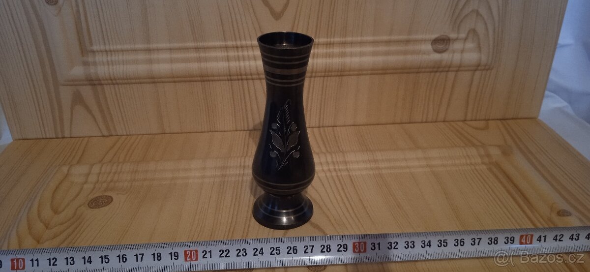 Porcelánová váza a jiné vázy a vázičky - 15