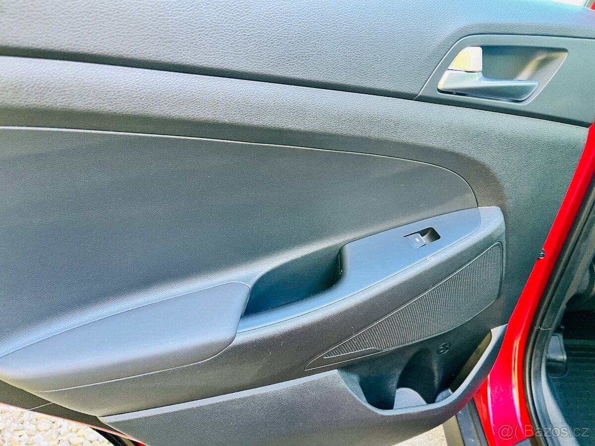 HYUNDAI TUCSON 1.6 CRDi 4x4 6 RYCHLOSTÍ VYHŘEV SEDADEL+VOL - 15