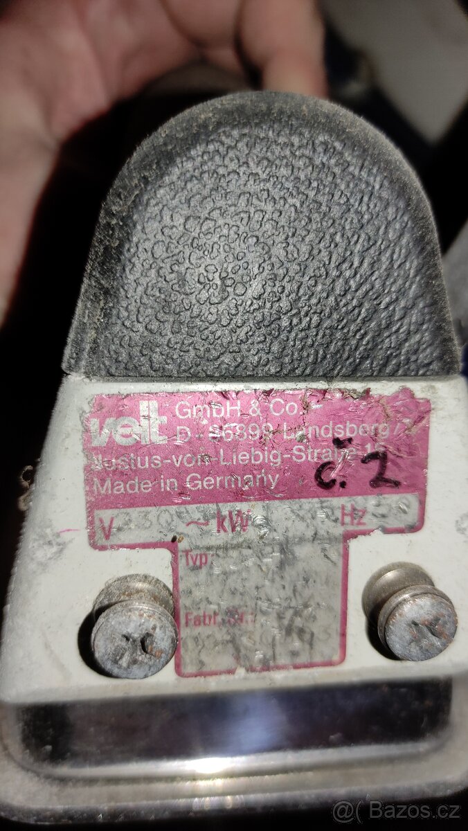 2x průmyslový žehlící stůl MACPI + žehličky + parní vyvíječ - 15