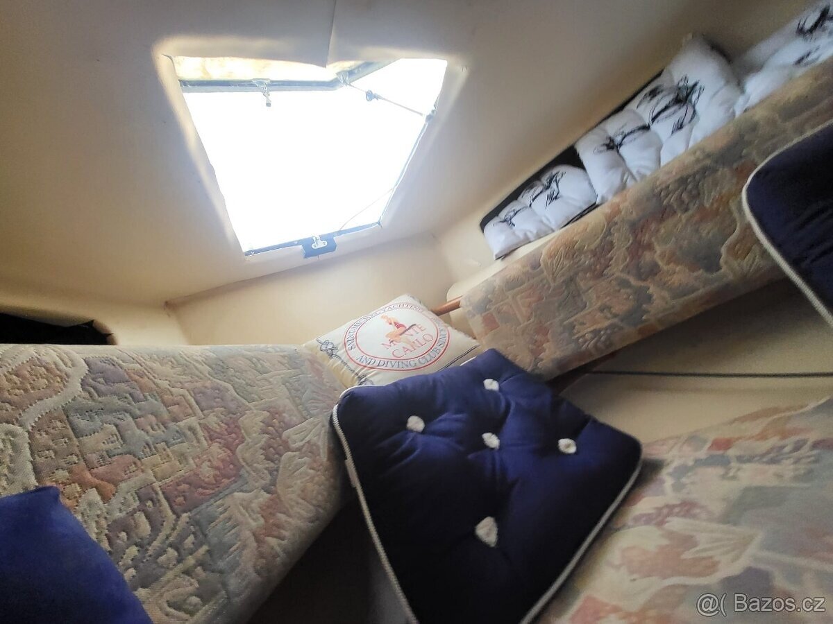 Kajutová motorová loď Draco 25 Twin Cab, zánovní vlek 3500Kg - 15