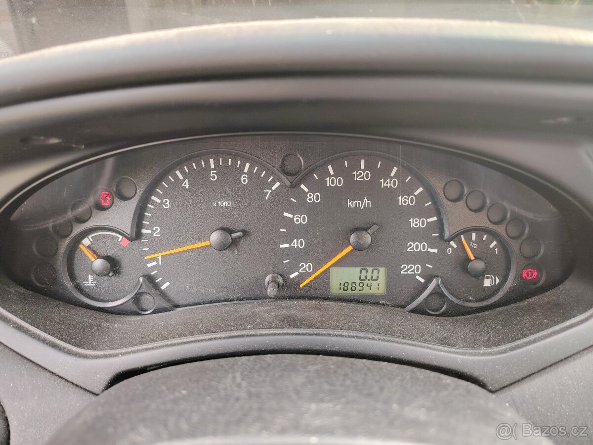 Prodám Ford Focus 1.6 benzín kombi - 15